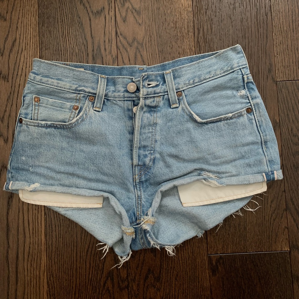 Aritzia Levi denim shorts